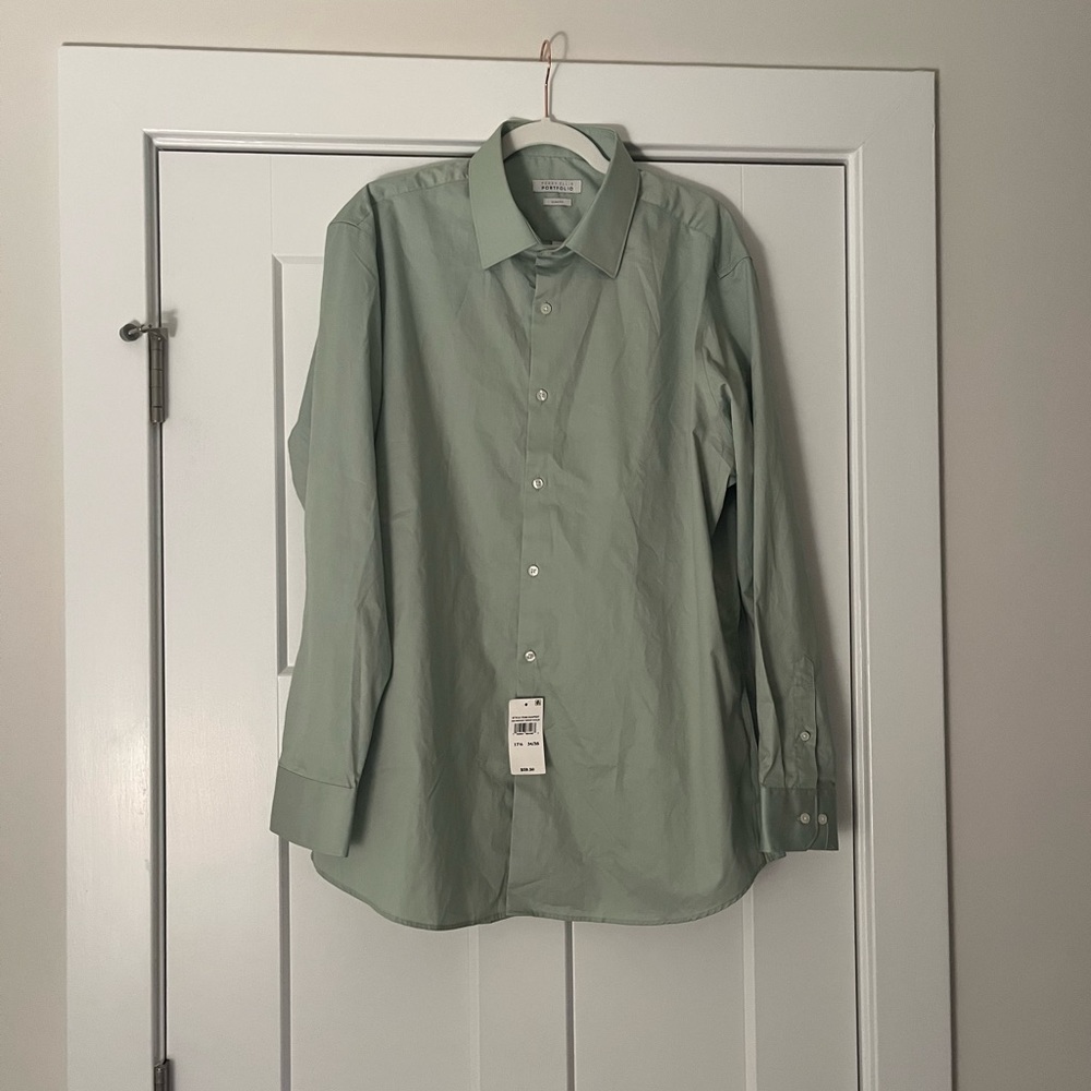 PERRY ELLIS! NWT! Button Down Shirt